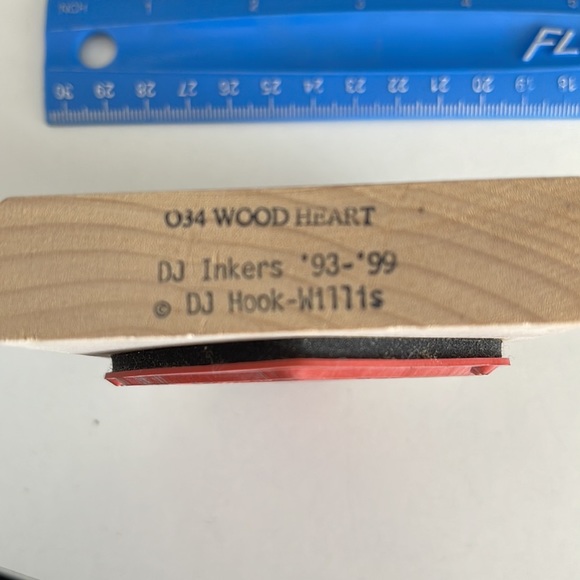DJ Inkers Wood Heart rubber stamp - Picture 3 of 3